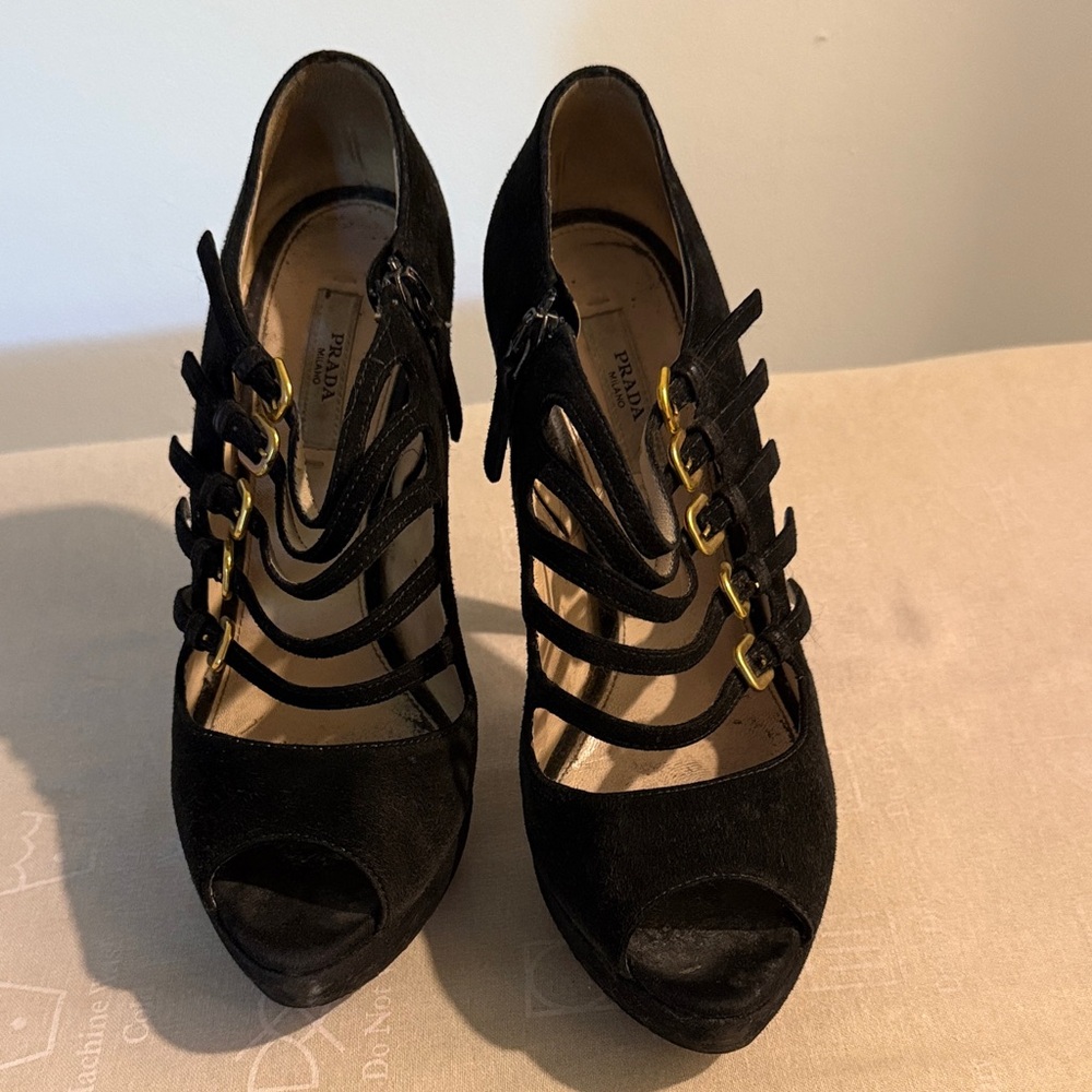 Prada Elegant Black and Gold Heels